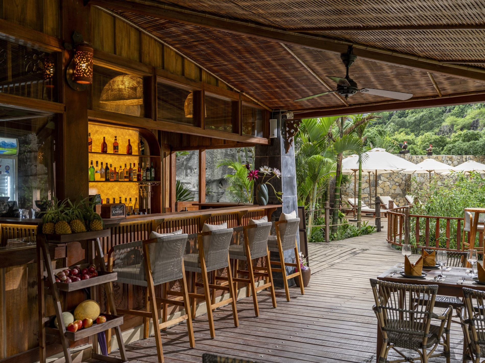 The Horizon Pool Bar