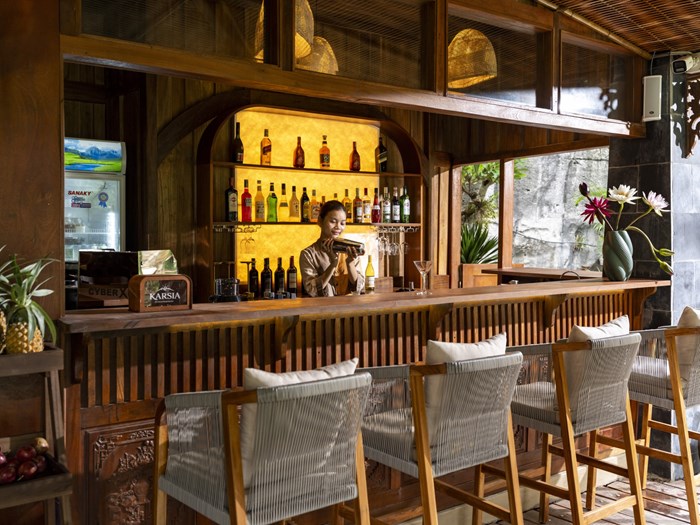 Bar & Lễ tân