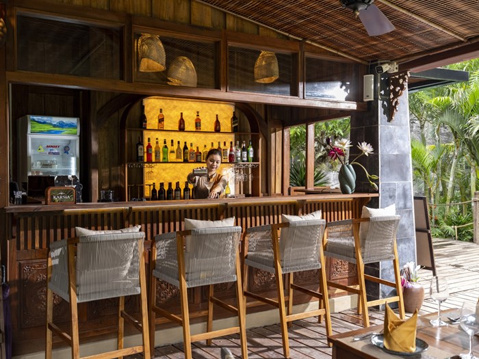 Bar & Lễ tân