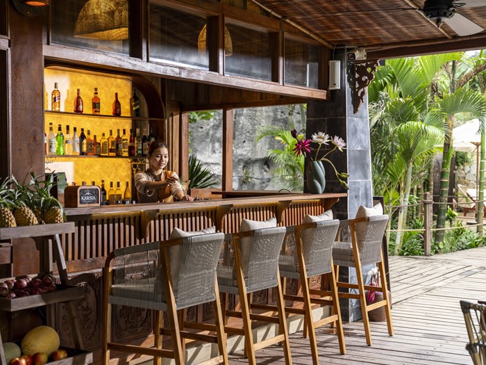 Bar & Lễ tân