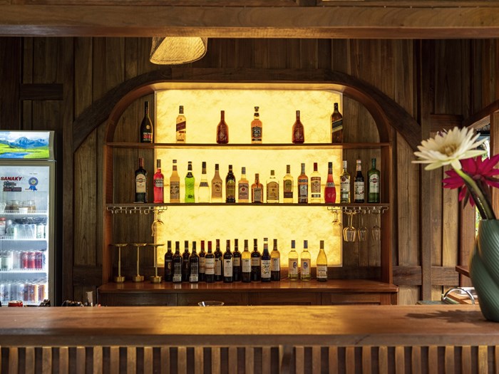 Bar & Lễ tân