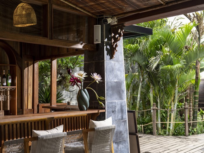 Bar & Lễ tân