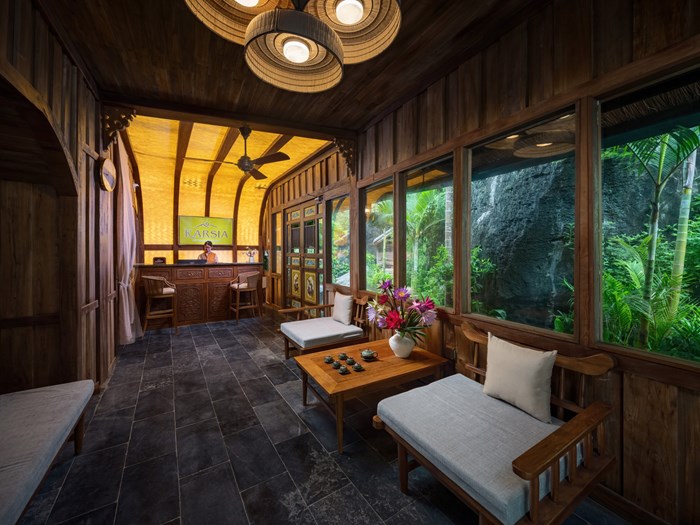 Bar & Lễ tân