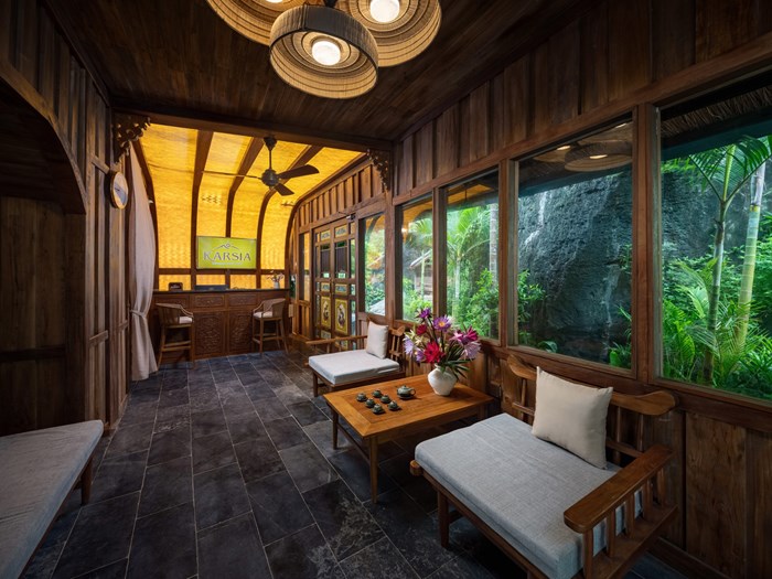 Bar & Lễ tân